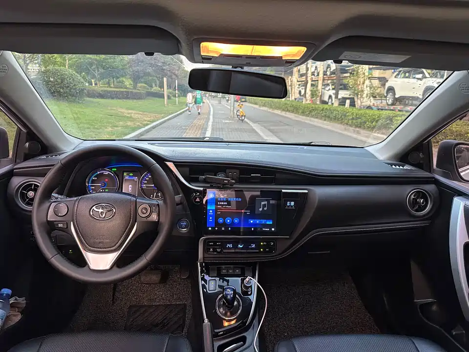 Toyota Corolla dual engine E+ Toyota Corolla dual engine E+