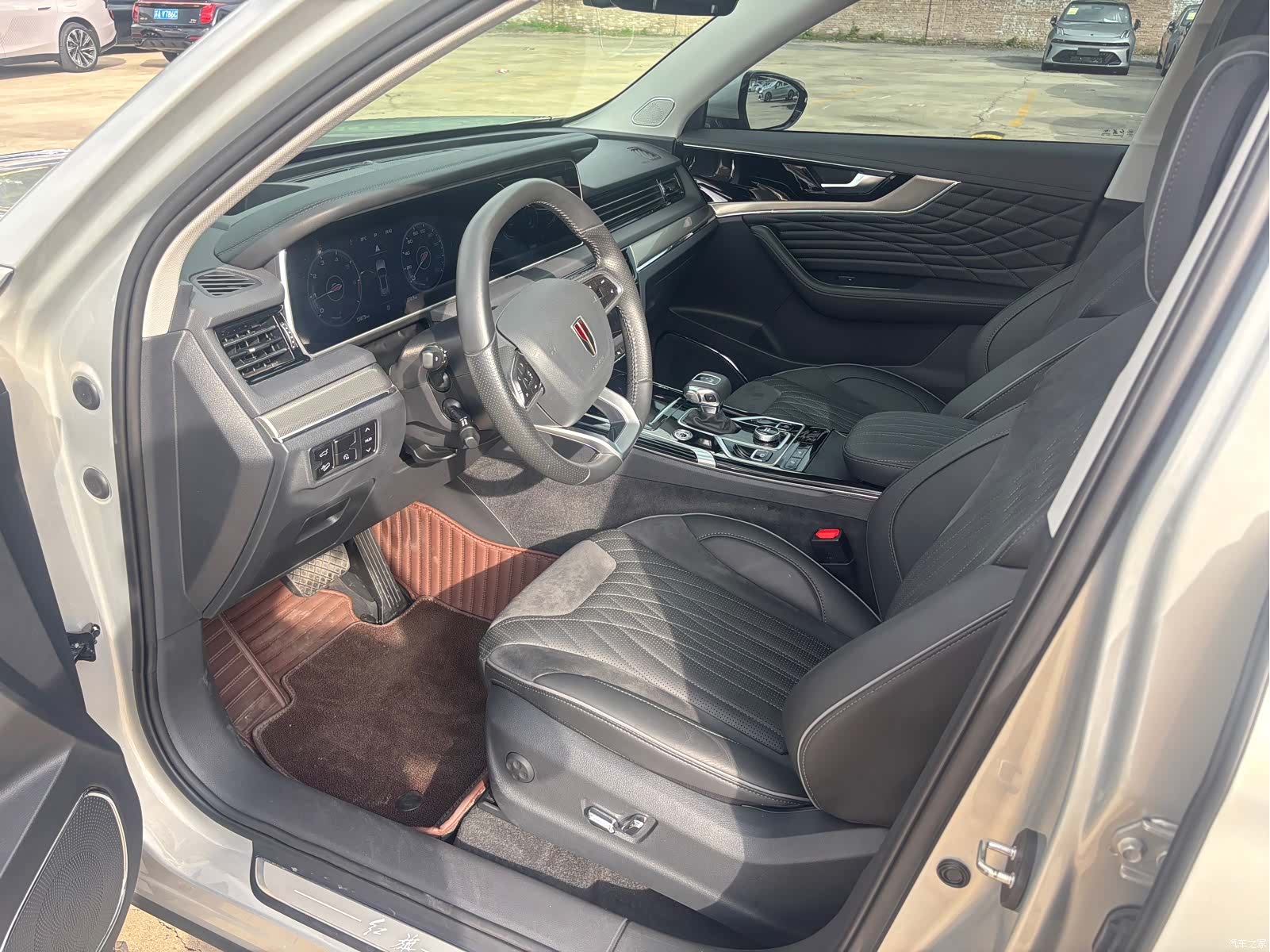 Hongqi HS5, 2022 8