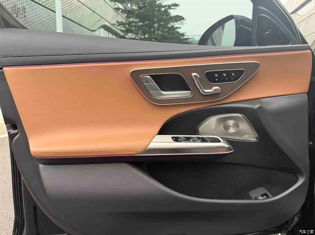 Mercedes-Benz E-Class, 2025 4