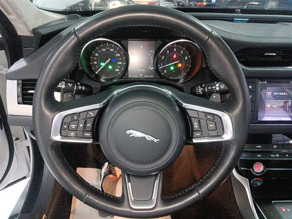 Jaguar XFL