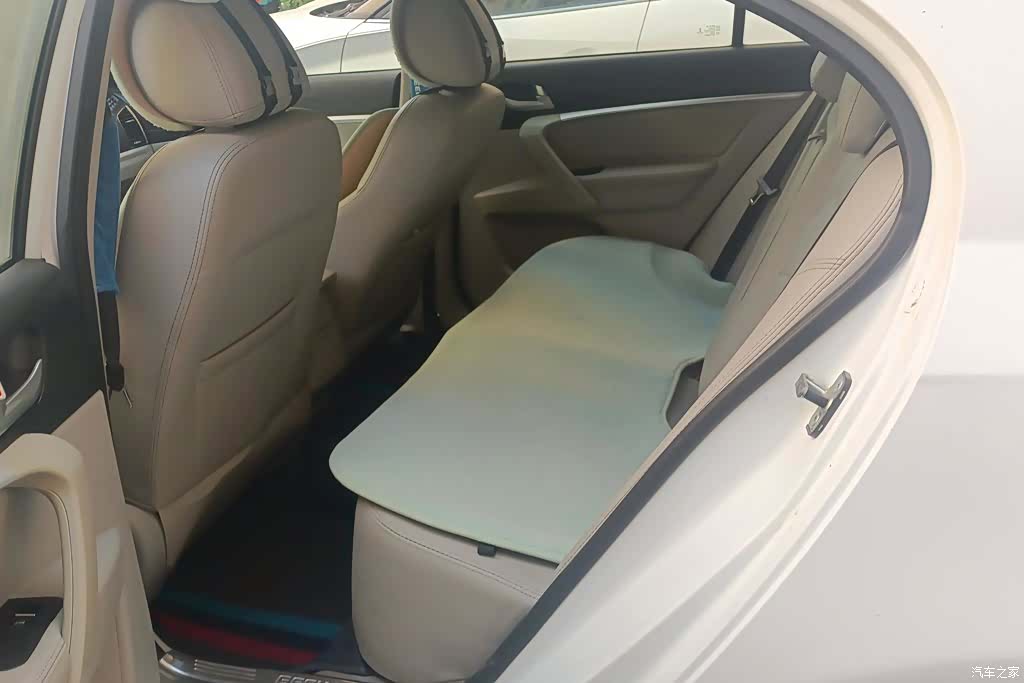 Geely Emgrand, 2015 11