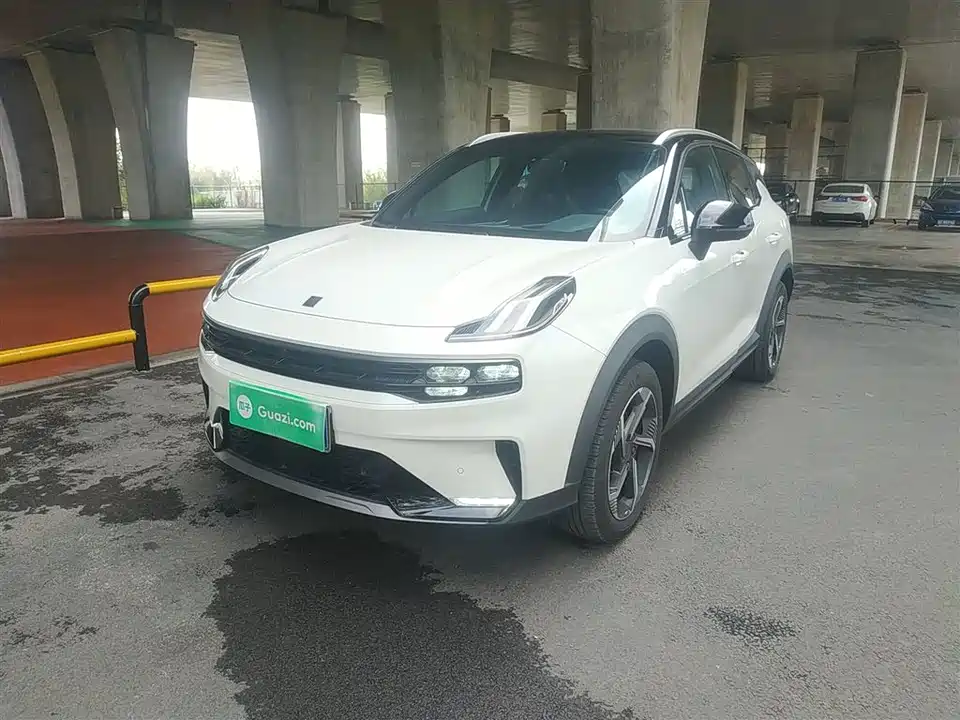 Lynk & Co 06