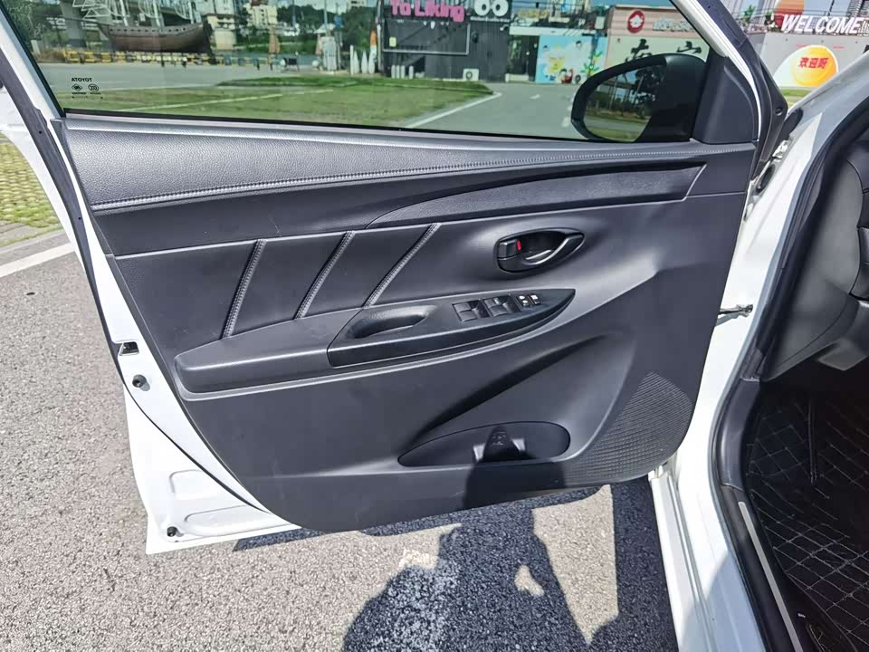 Toyota YARiS L to enjoy Toyota YARiS L to enjoy
