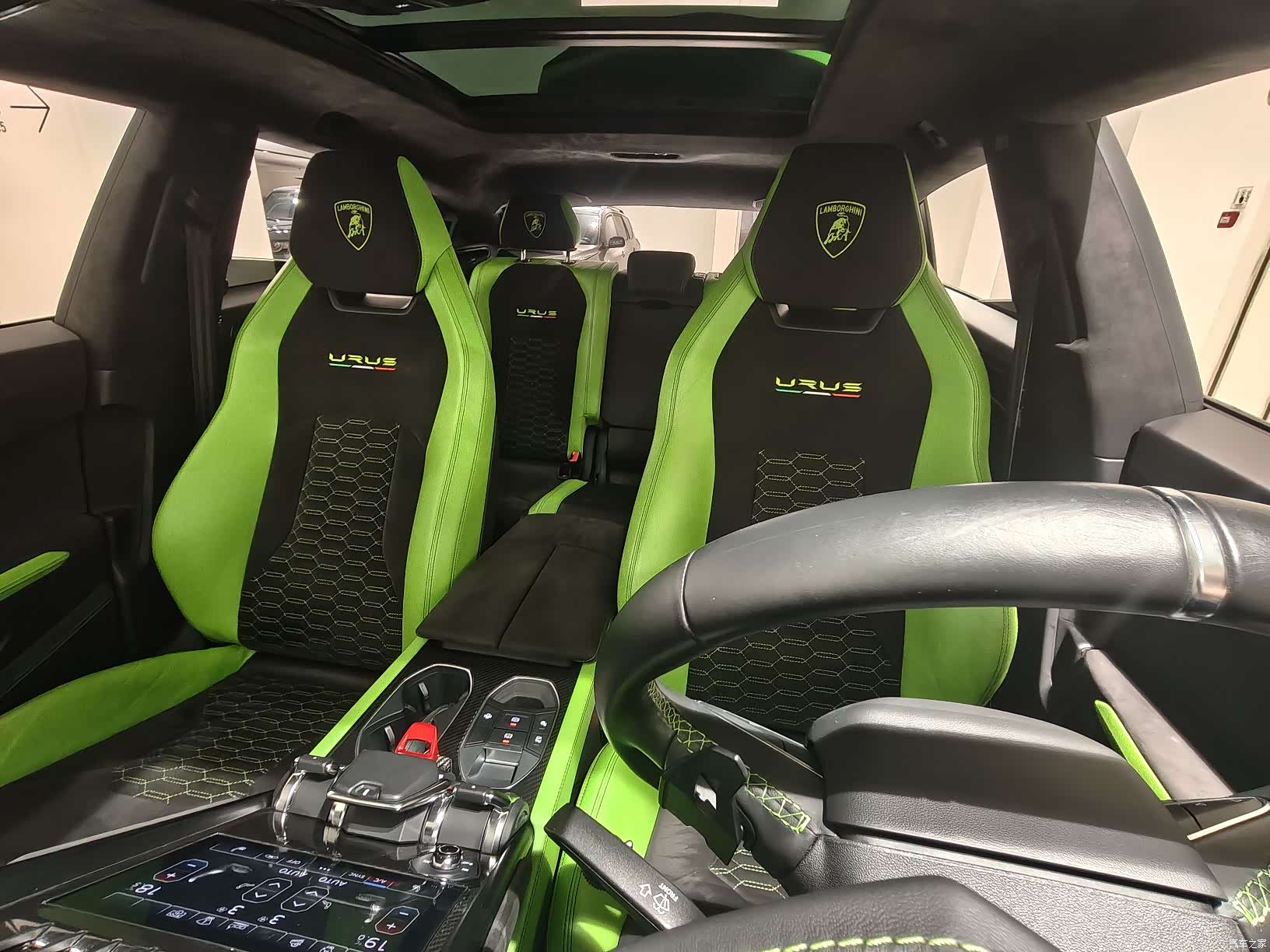 Lamborghini Urus, 2021 10