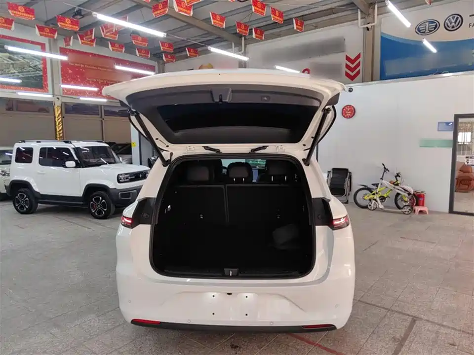 Li Auto Ideal L6