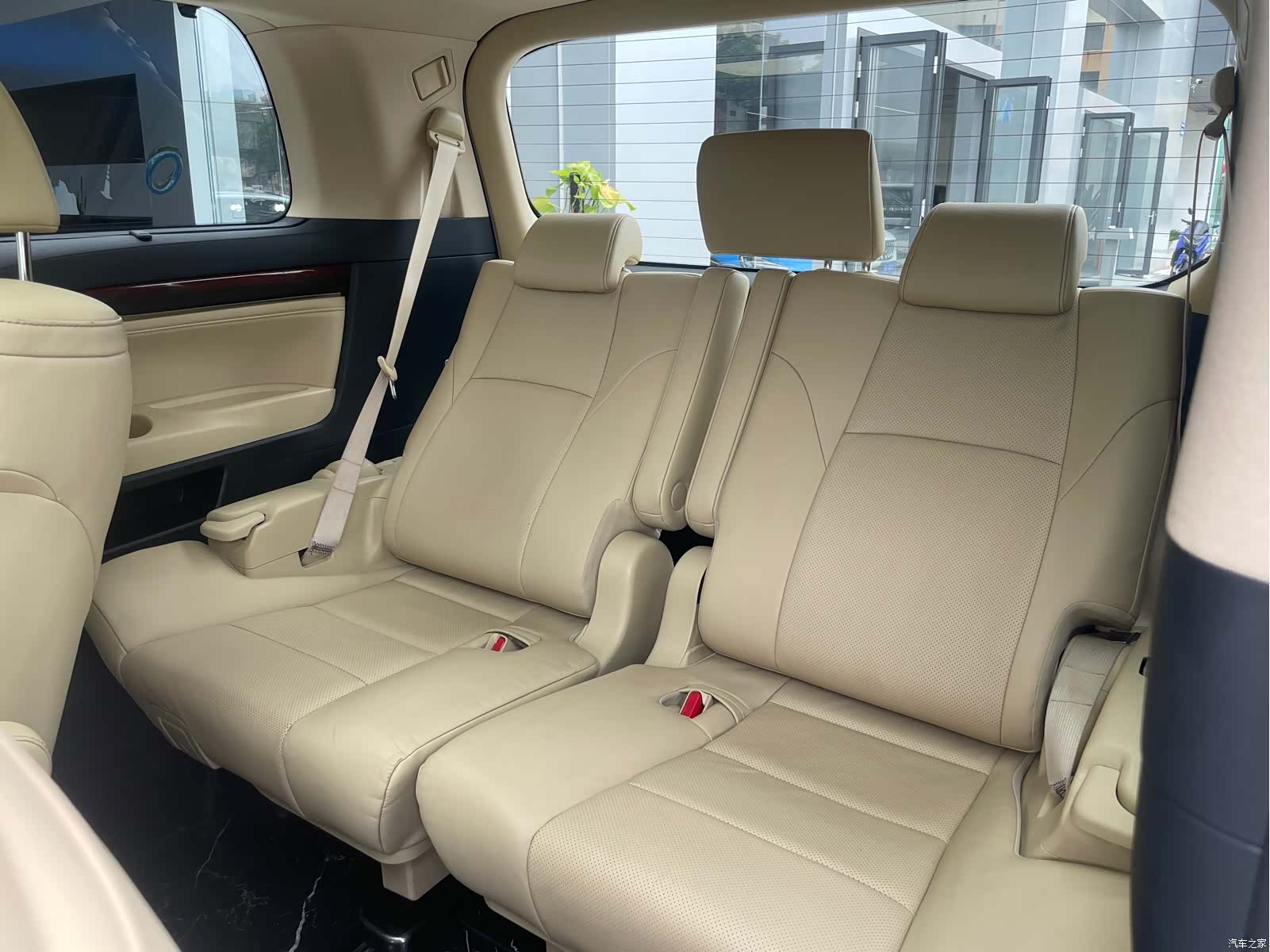 Toyota Alphard, 2018 10