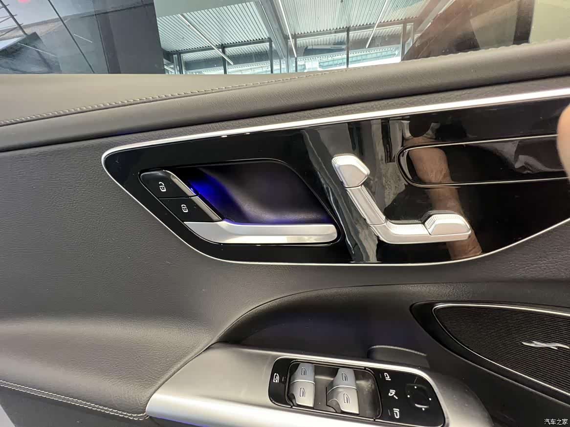 Mercedes-Benz C-Class, 2025 17