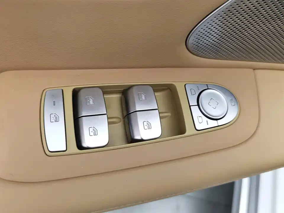 AITO Ask the world M5