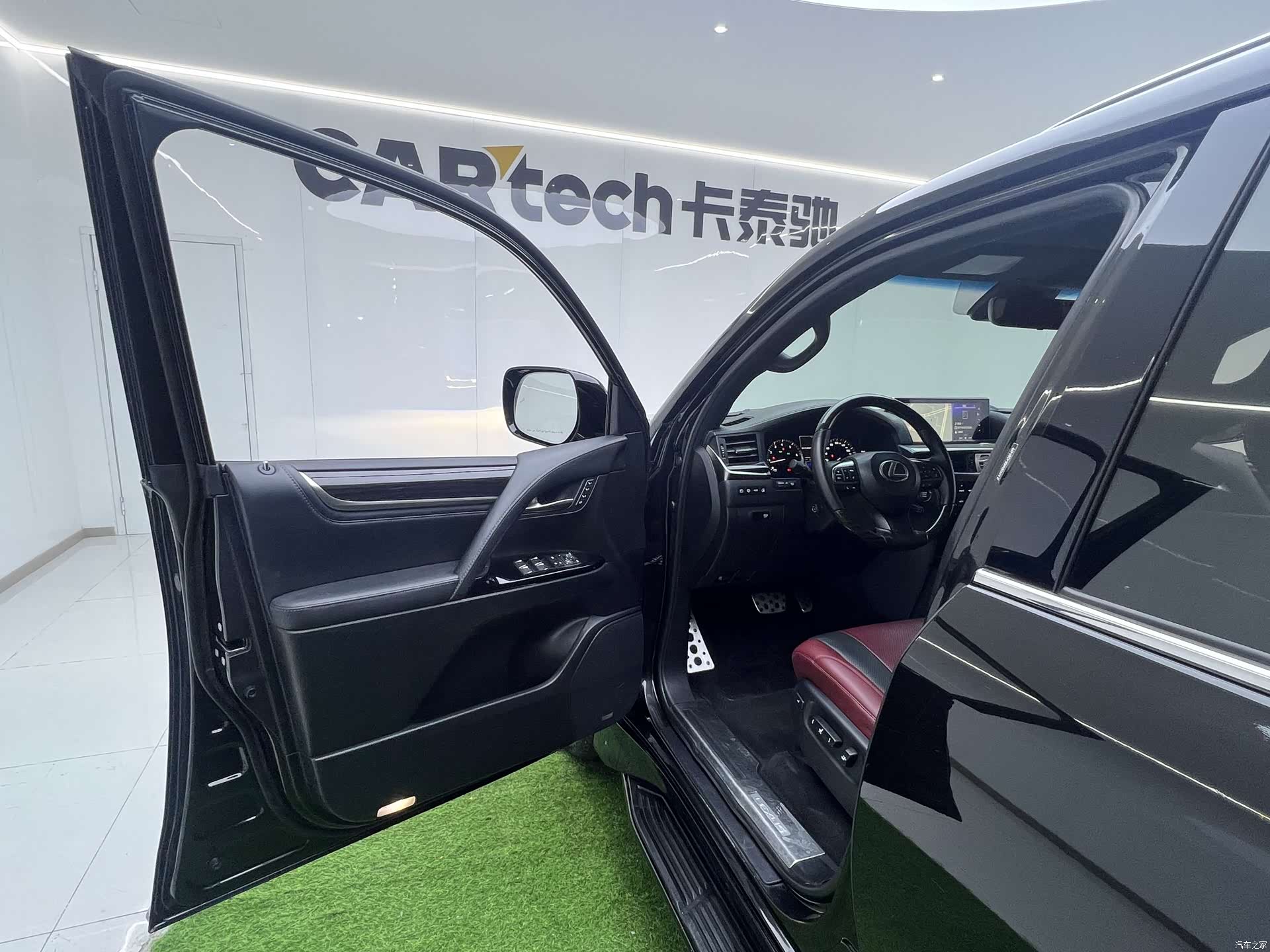 Lexus LX, 2019 30