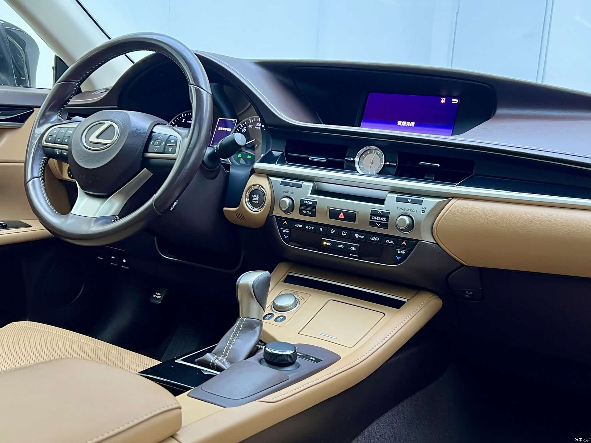 Lexus ES, 2018 8