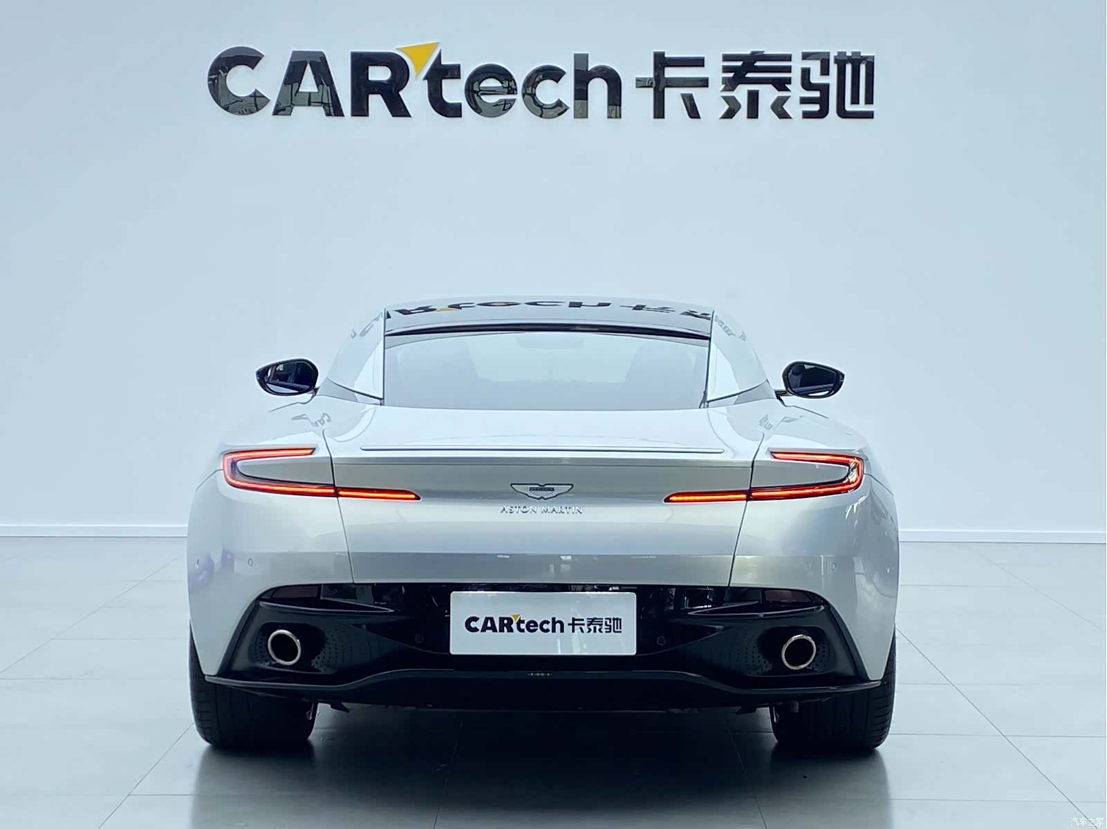 Aston Martin DB11, 2018 4