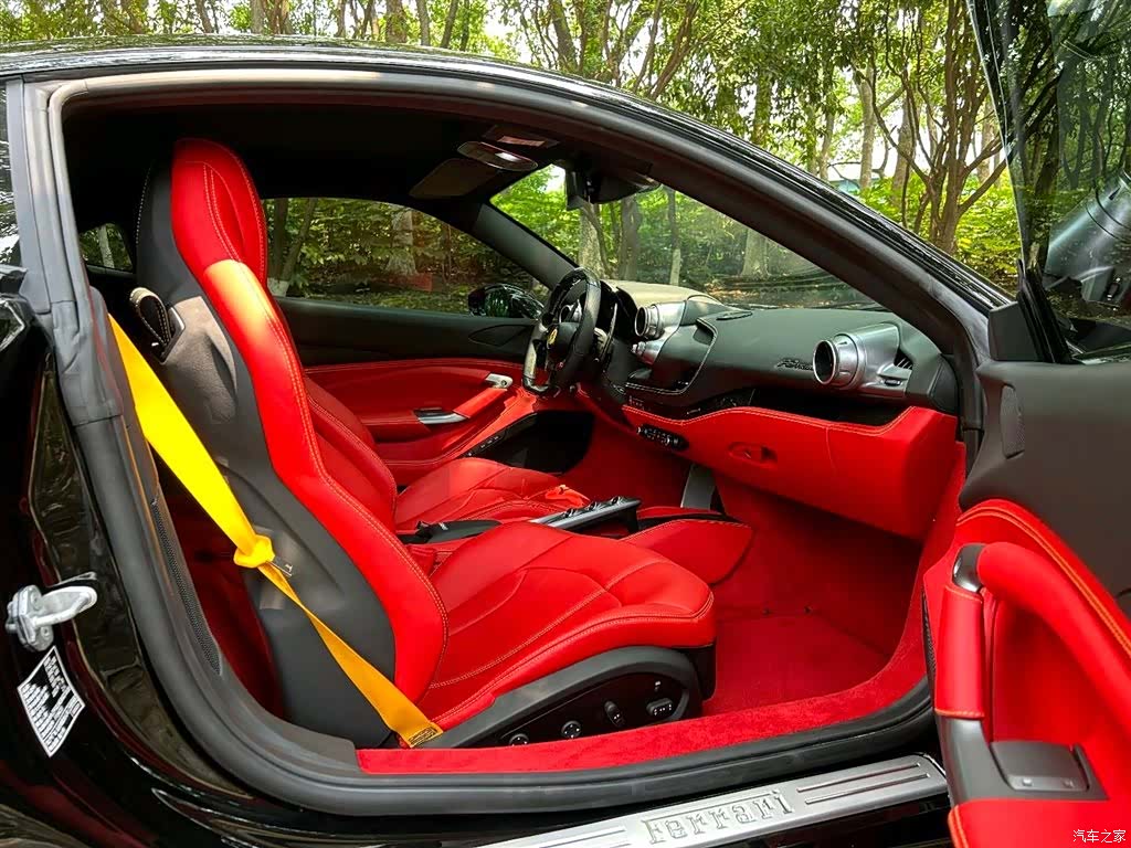Ferrari F8, 2022 7