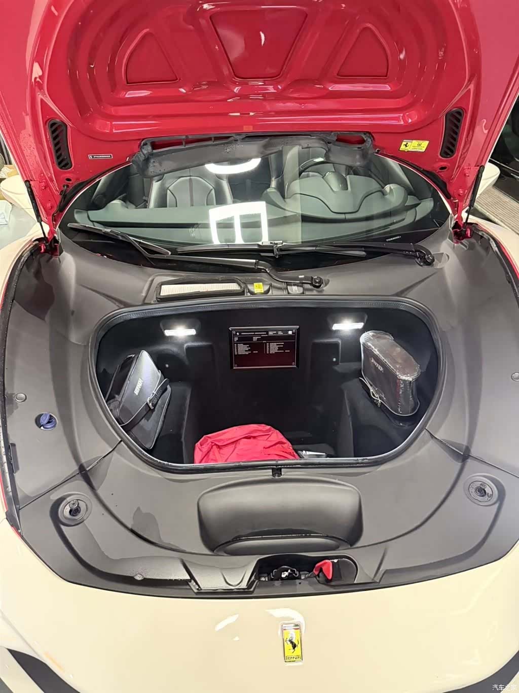 Ferrari F8, 2021 9