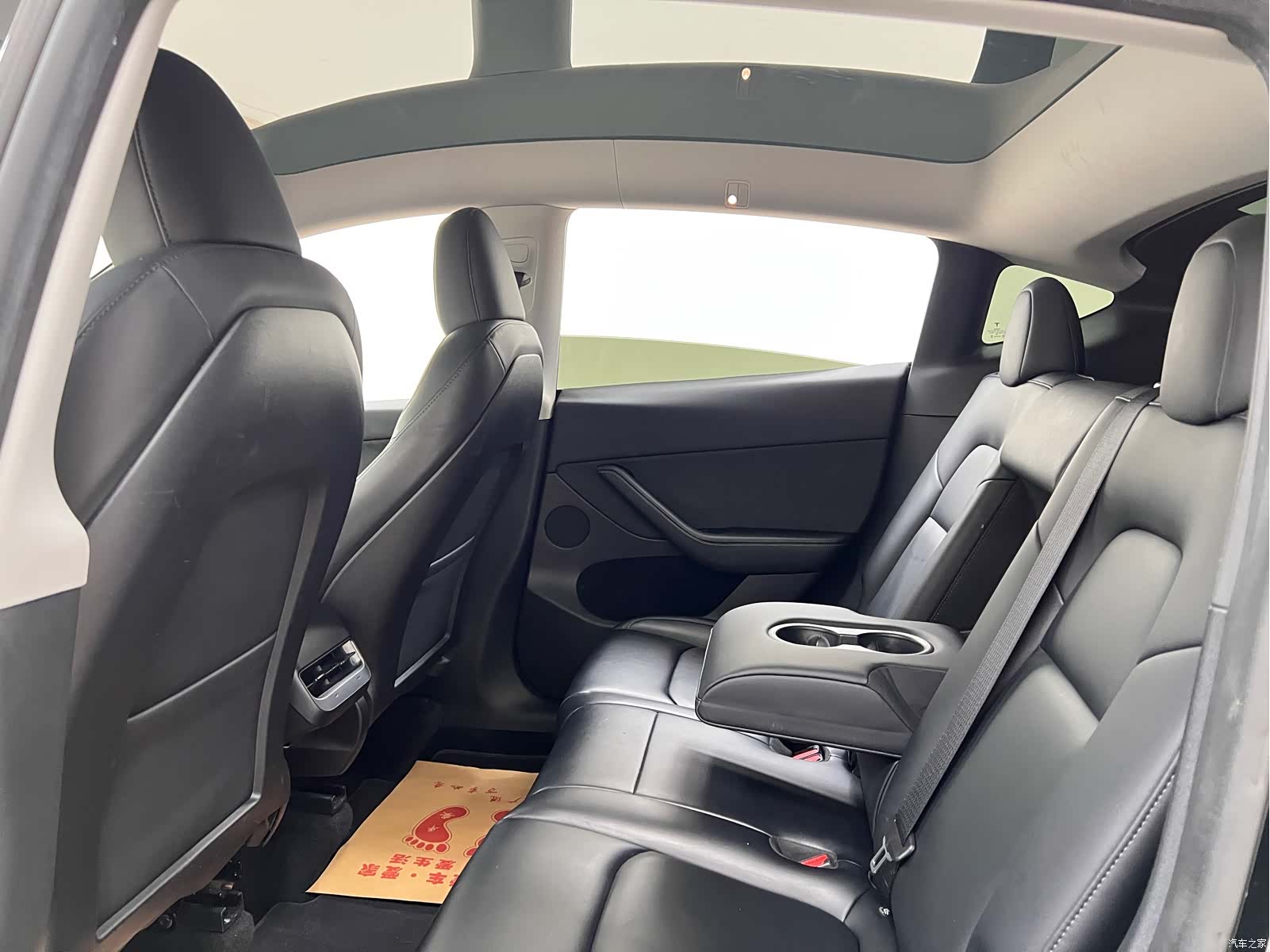 Tesla Model Y, 2023 18