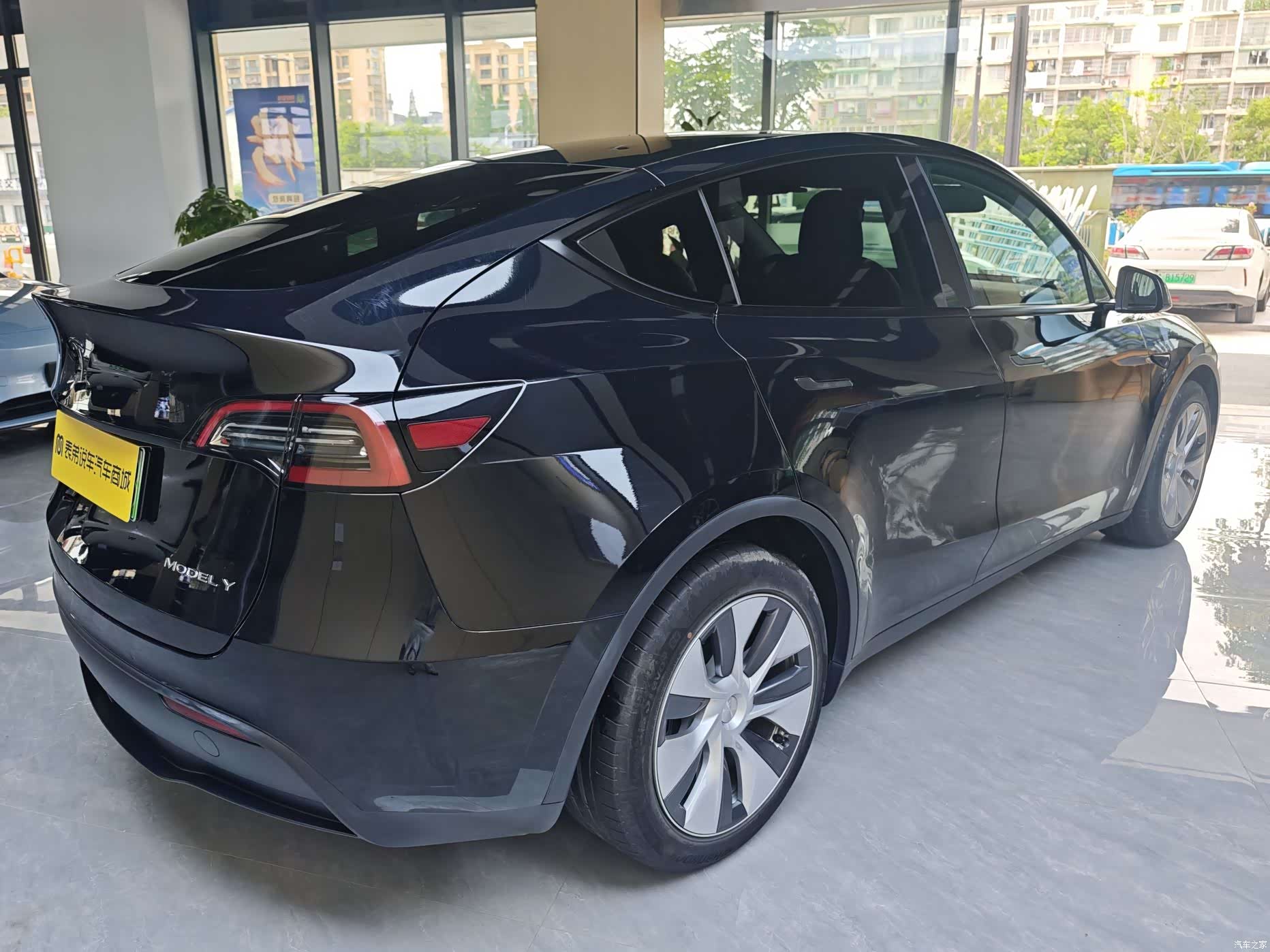Tesla Model Y, 2022 4