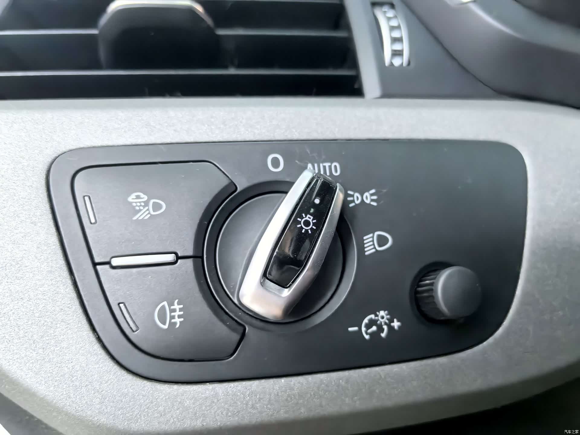 Audi A4L, 2017 11