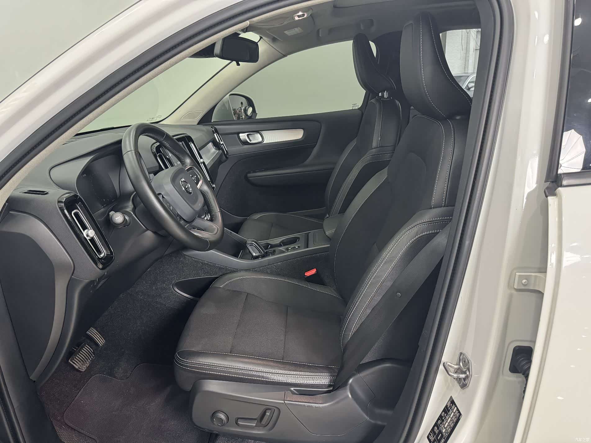 Volvo XC40, 2019 все фото