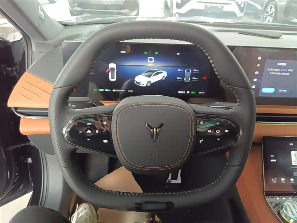 VOYAH Lantu chasing light