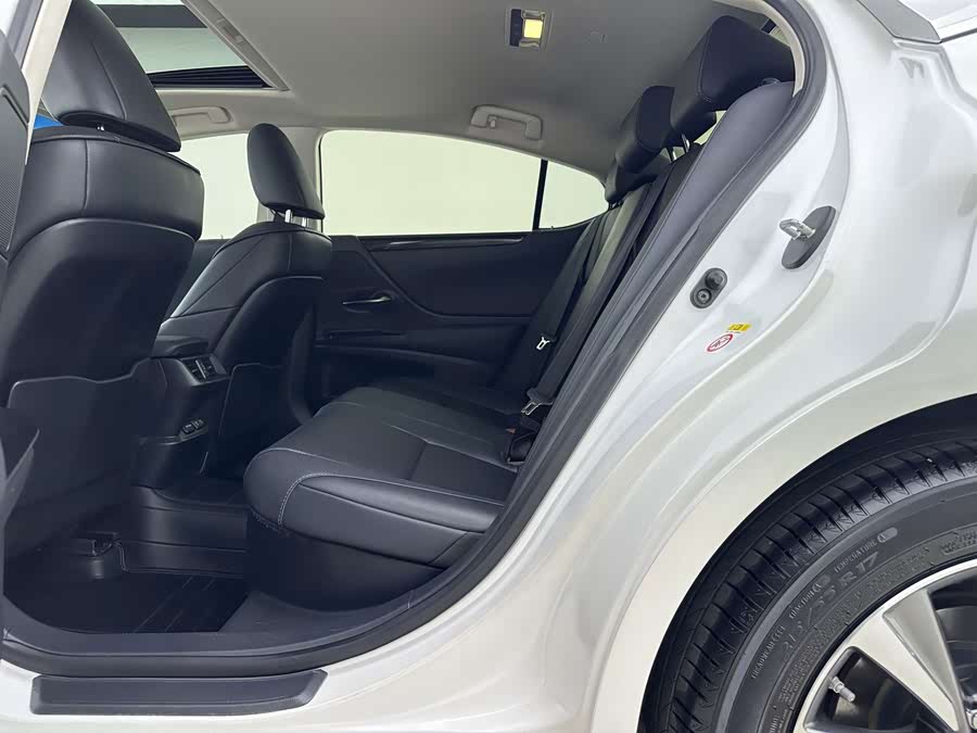Lexus ES 2018, фото 11