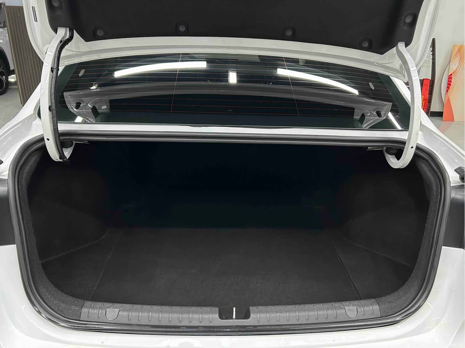 Geely Emgrand, 2024 15