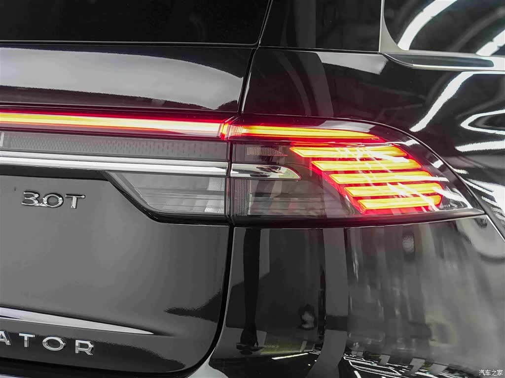 Lincoln Aviator, 2025 13