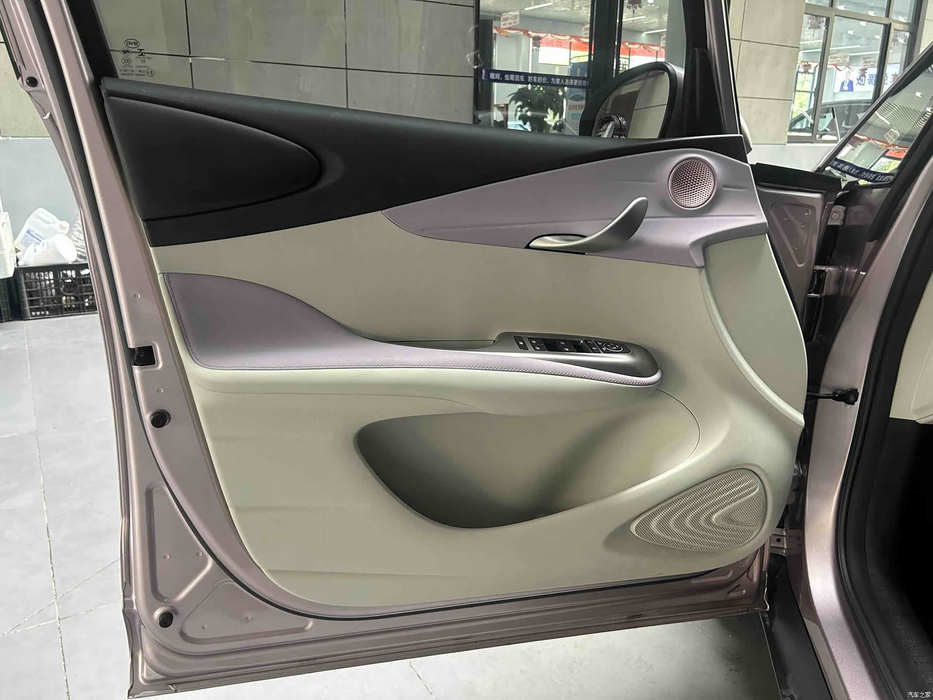 BYD Dolphin, 2022 9