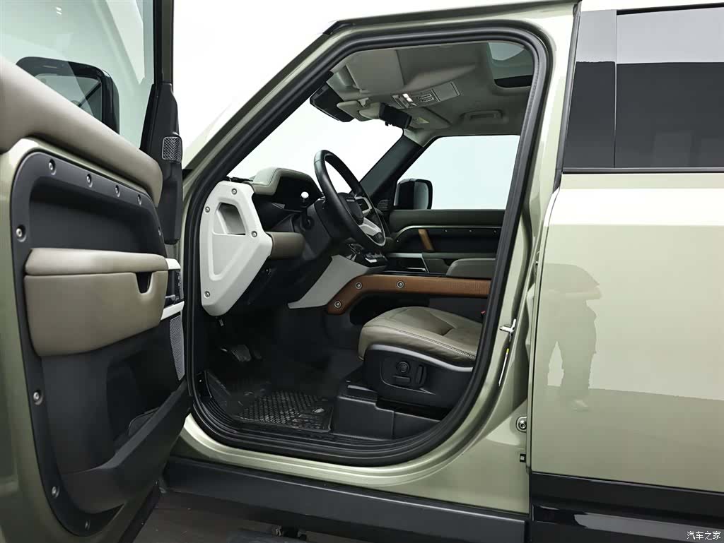 Land Rover Defender, 2021 9
