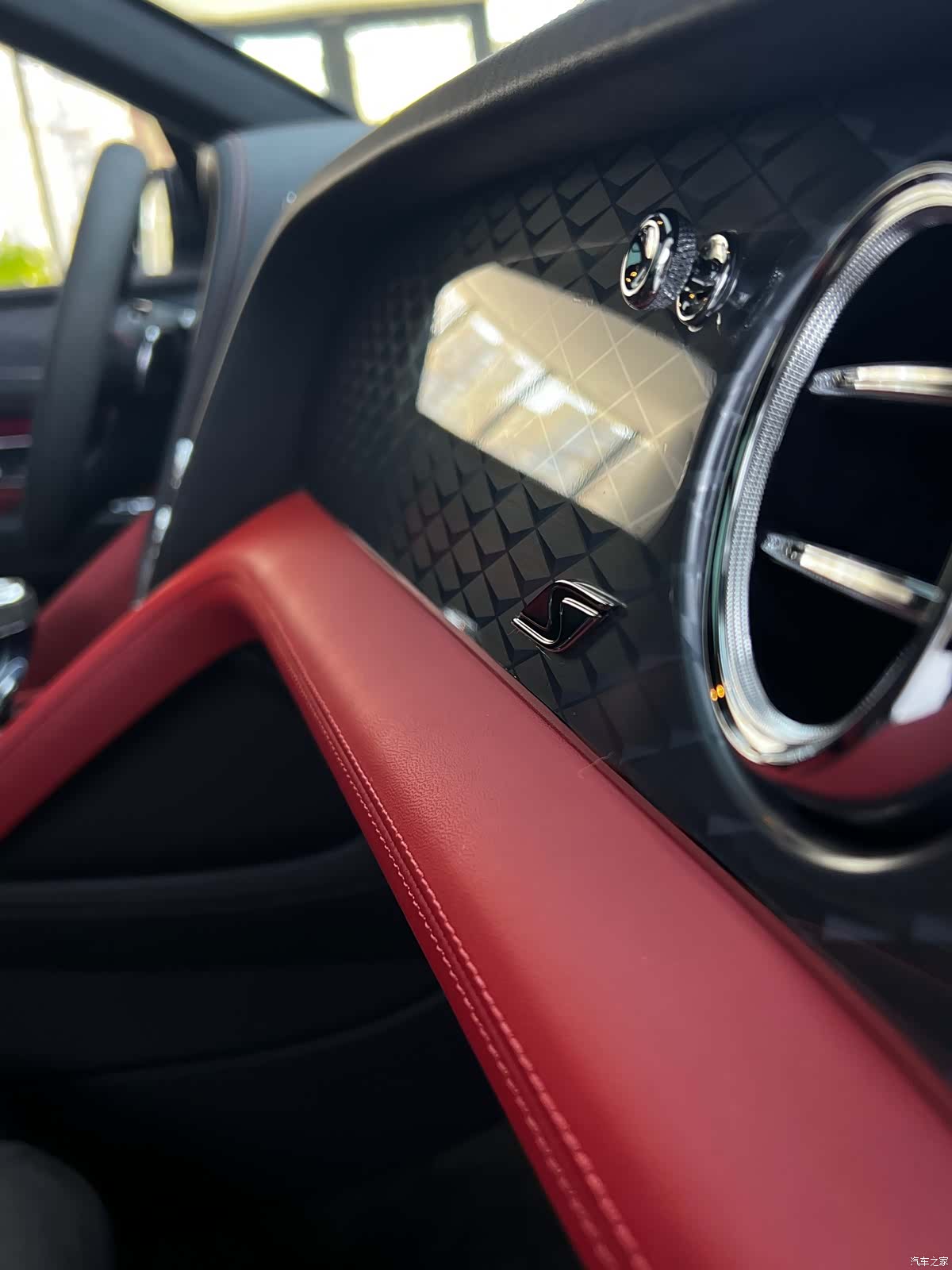 Bentley Bentayga, 2022 13