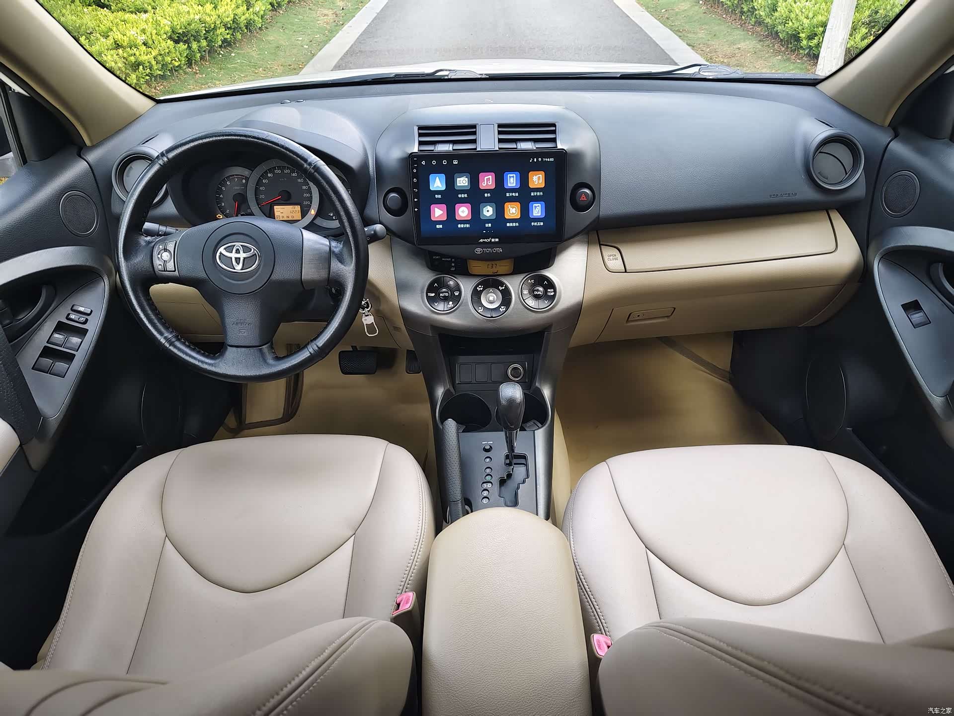 Toyota RAV4, 2012 4