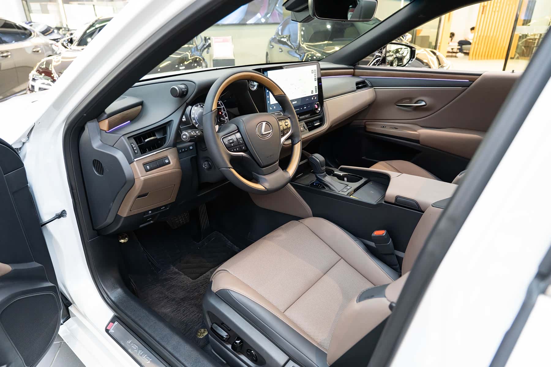 Lexus ES, 2025 9