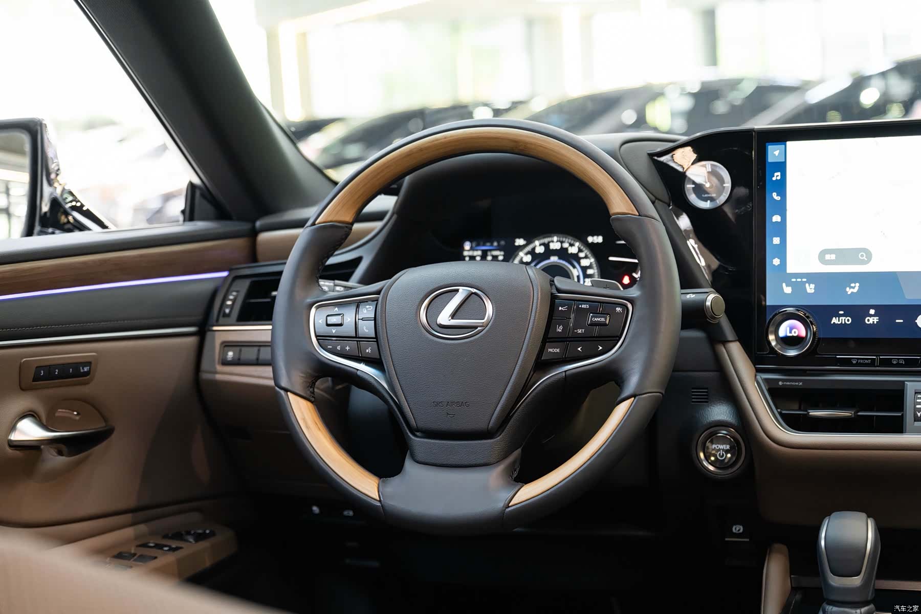 Lexus ES, 2025 14