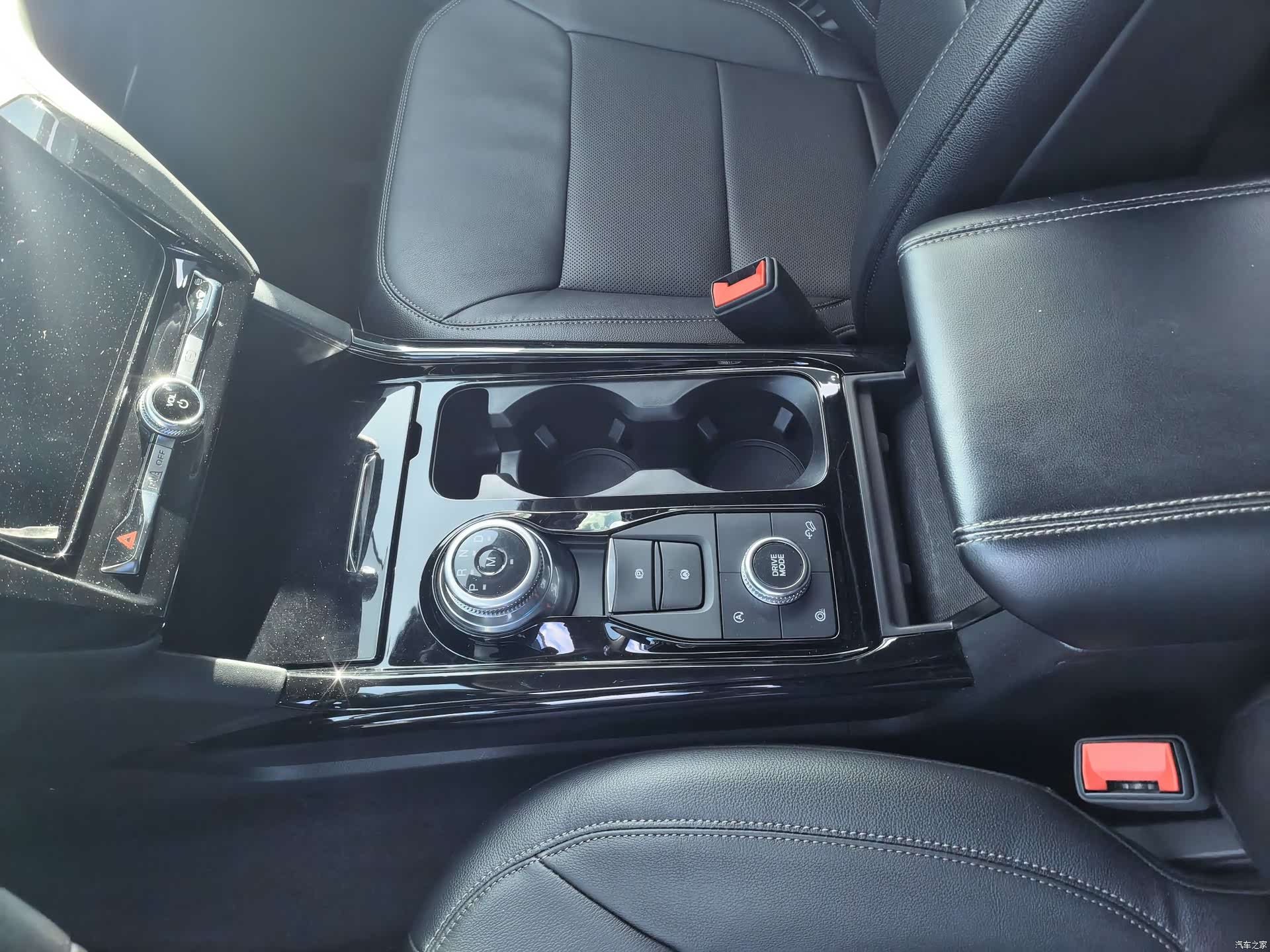 Ford Explorer, 2021 12