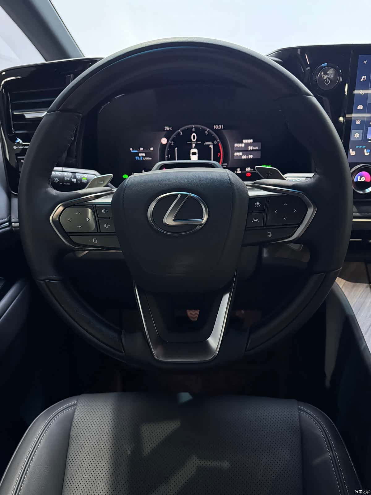 Lexus LM, 2026 9