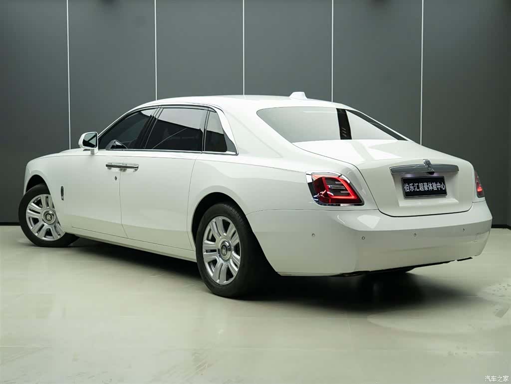 Rolls-Royce Ghost, 2022 все фото