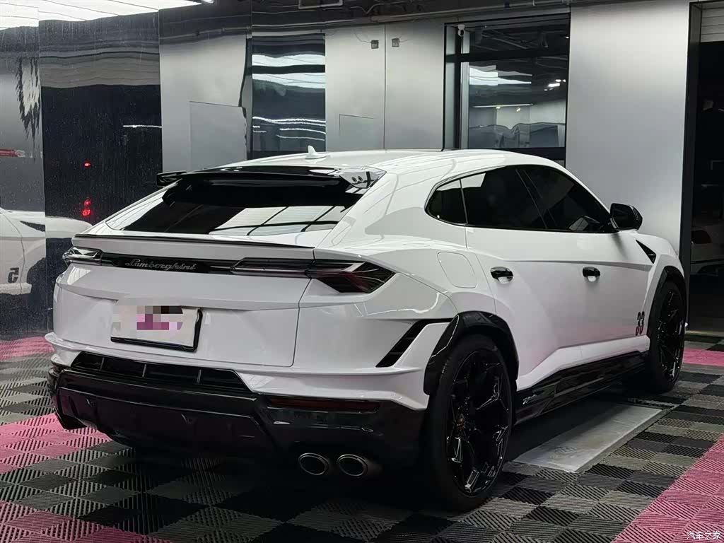 Lamborghini Urus, 2023 3