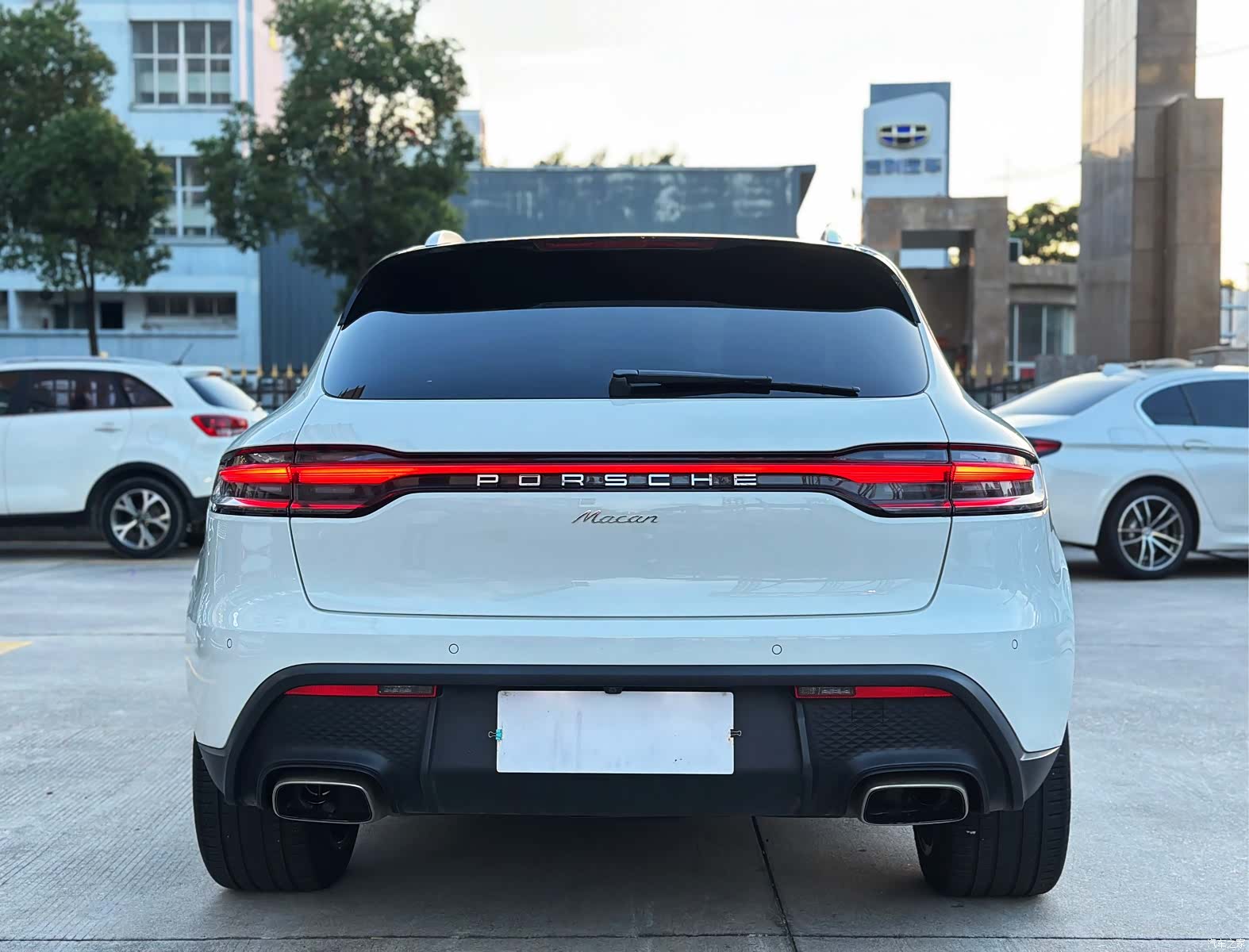 Porsche Macan, 2023 все фото