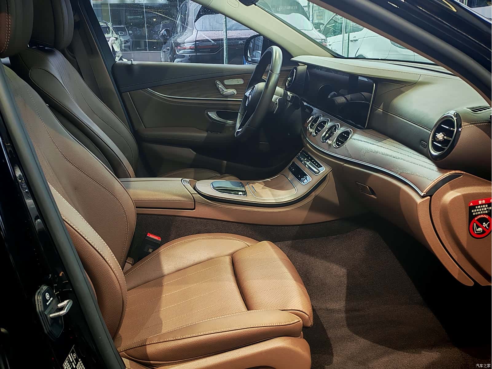 Mercedes-Benz E-Class, 2023 14