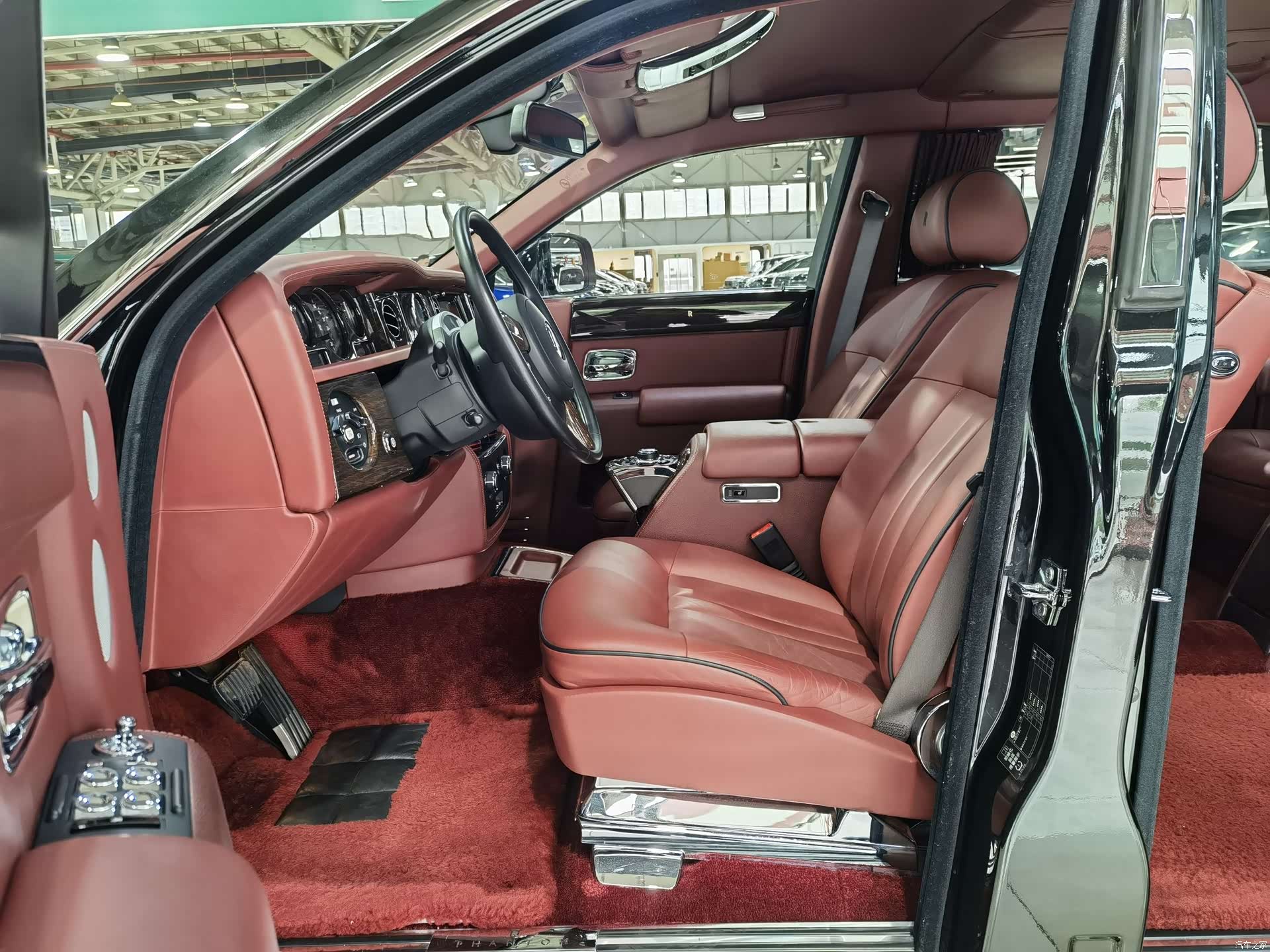 Rolls-Royce Phantom, 2016 4