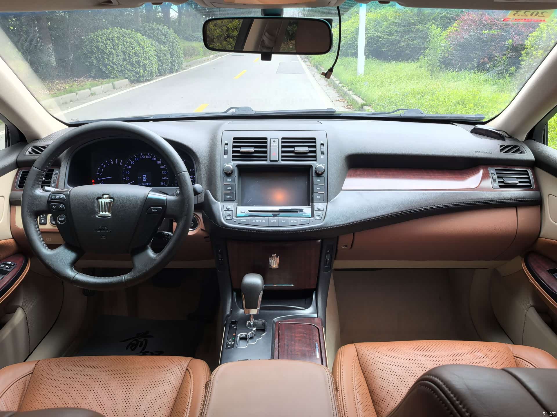 Toyota Crown, 2011 11