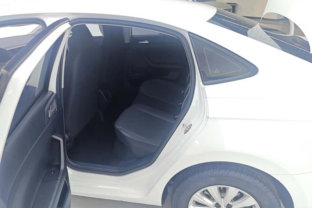 Volkswagen Lavida, 2025 11
