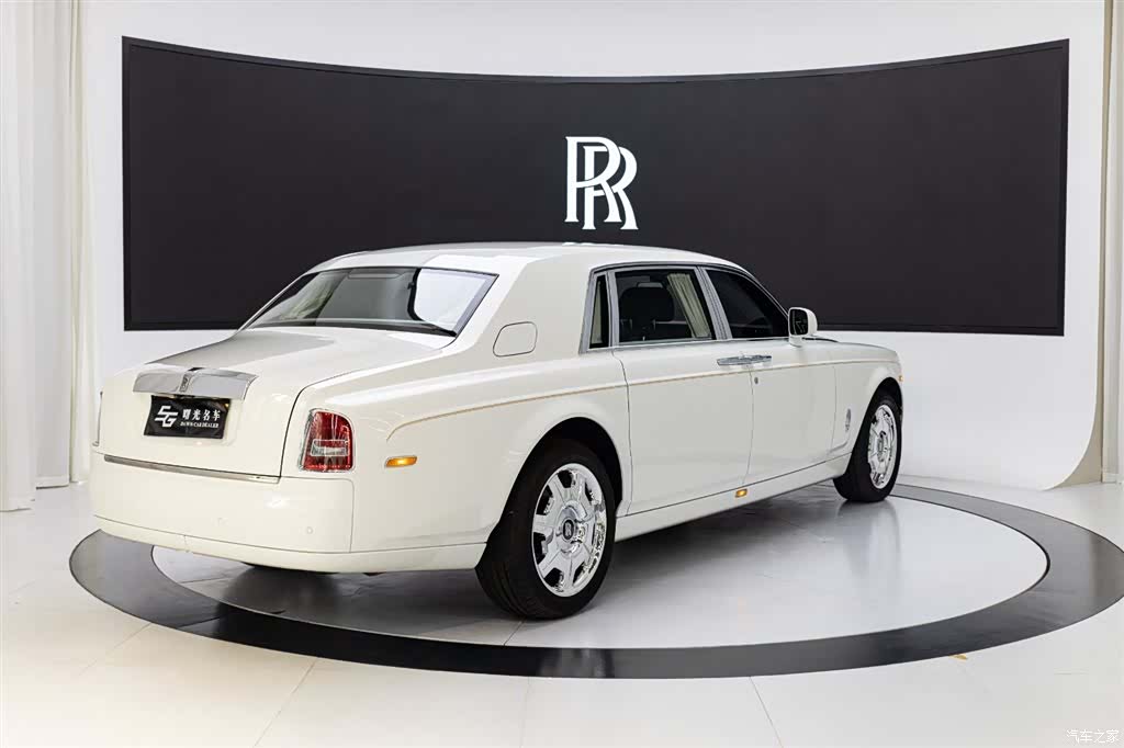 Rolls-Royce Phantom, 2016 4