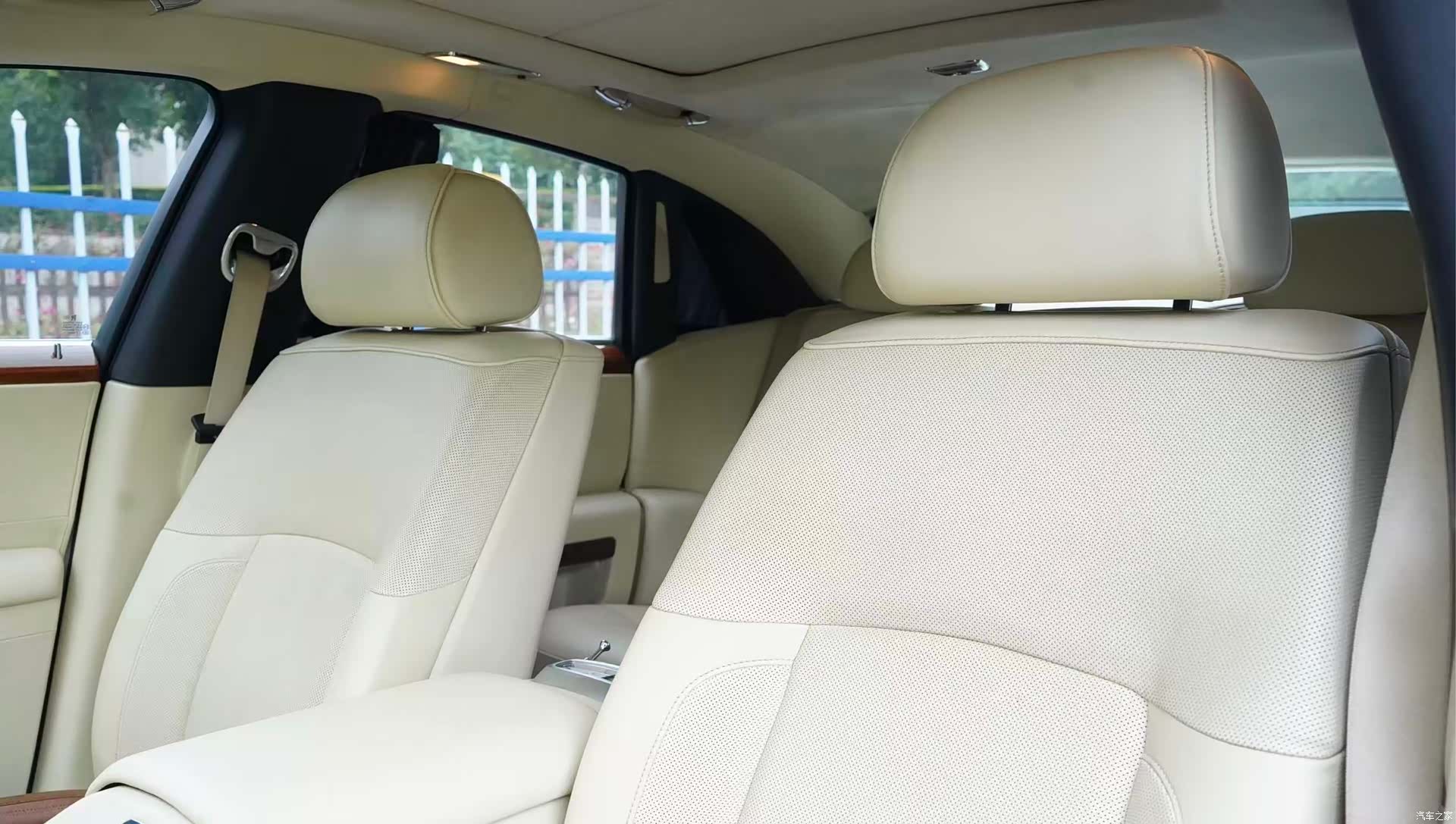 Rolls-Royce Ghost, 2010 9