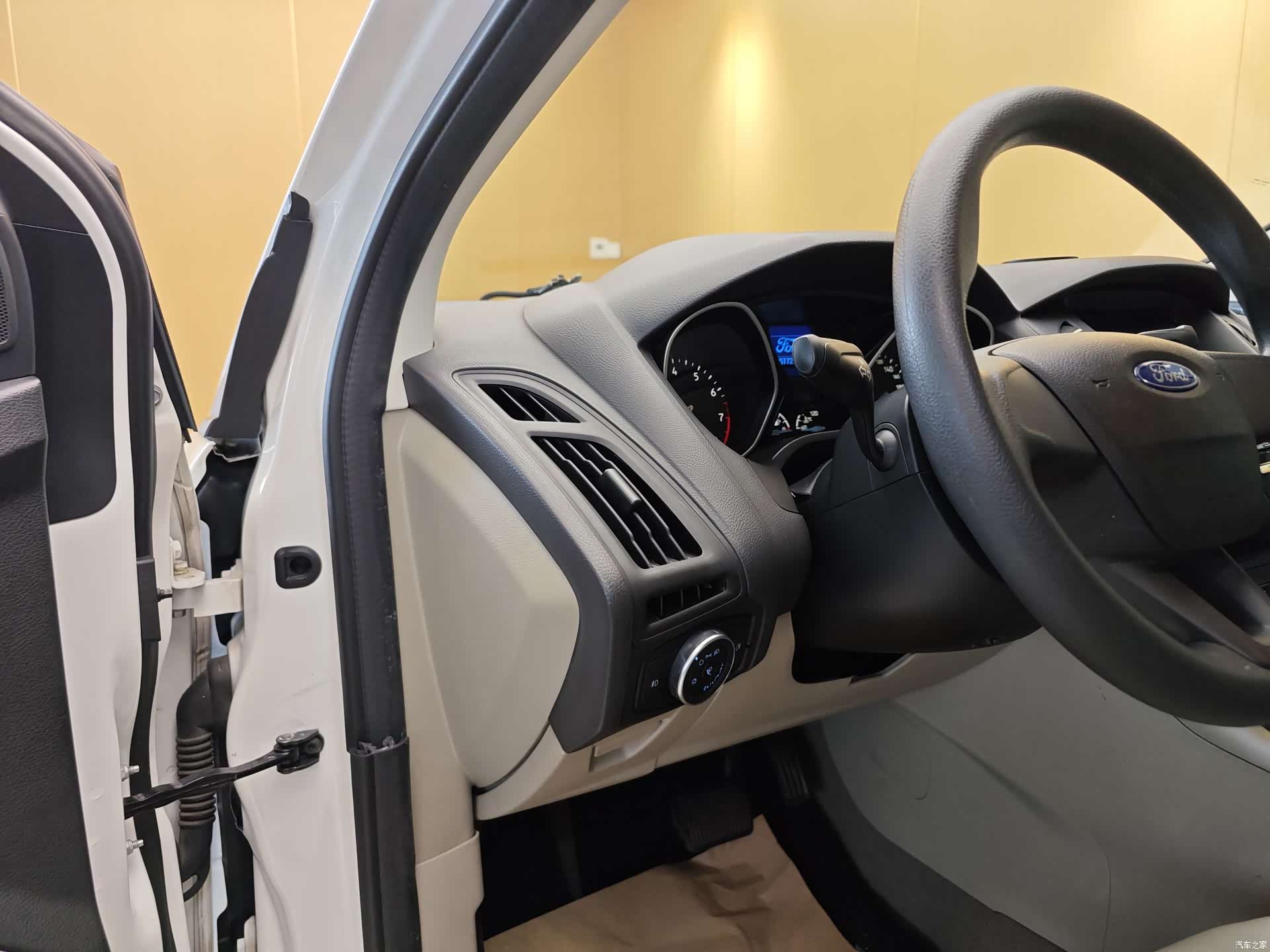 Ford Focus, 2016 11