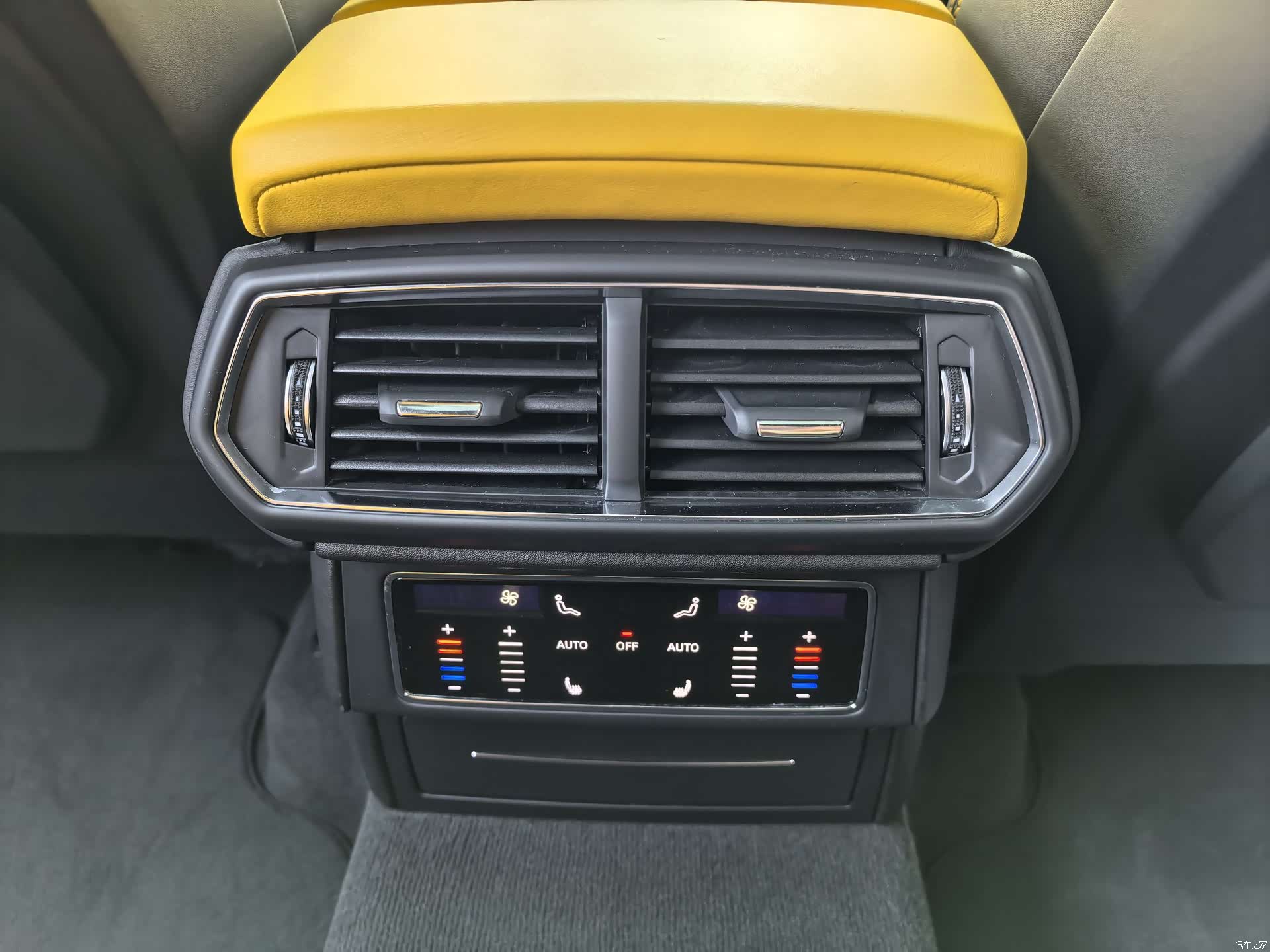 Lamborghini Urus, 2023 17