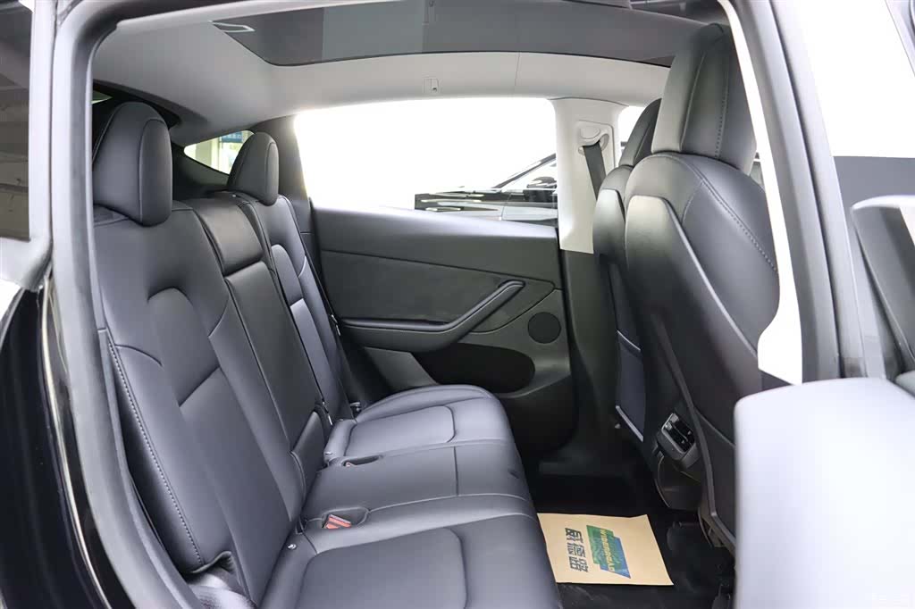 Tesla Model Y, 2022 17