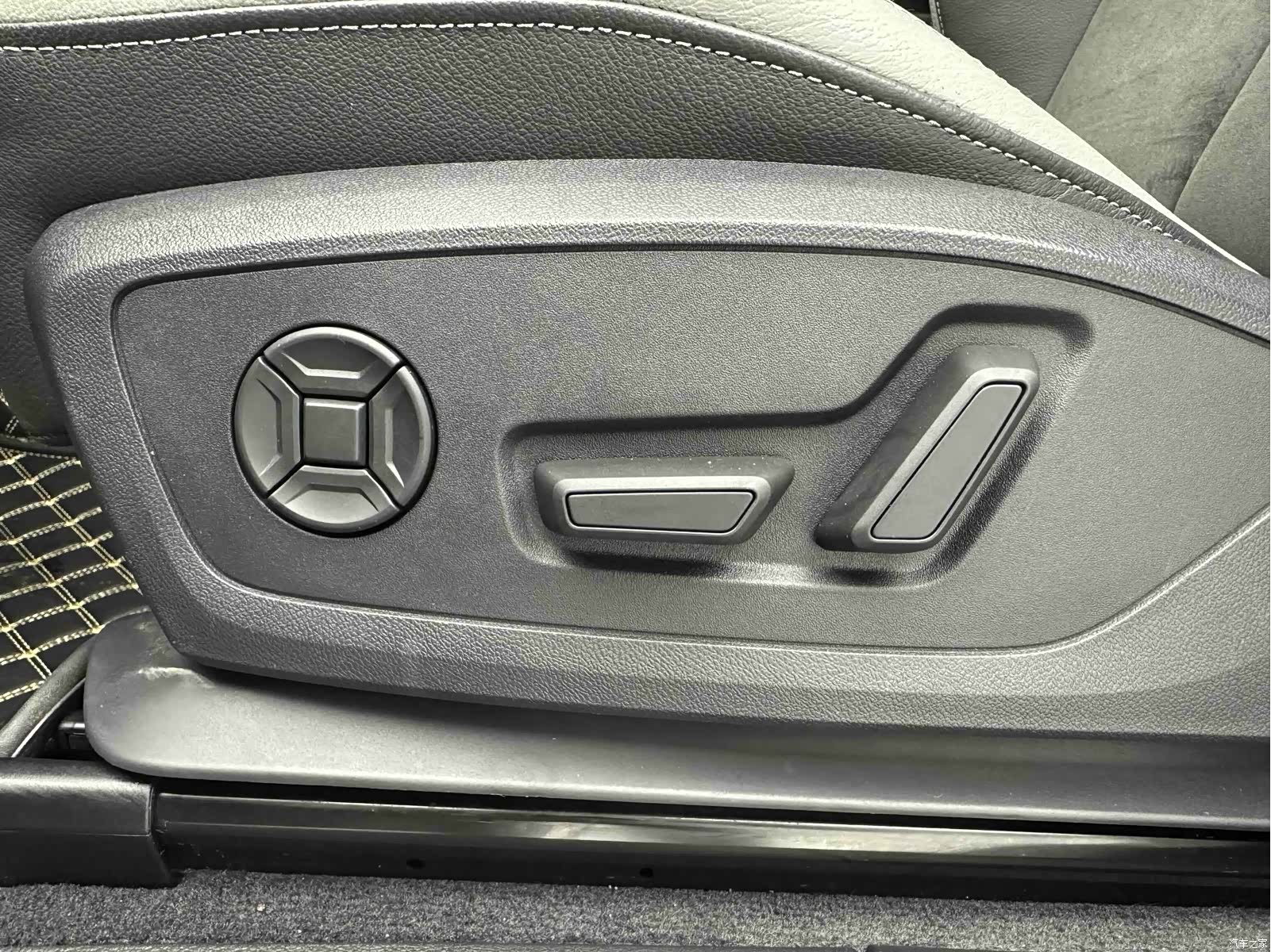 Audi Q3, 2022 11