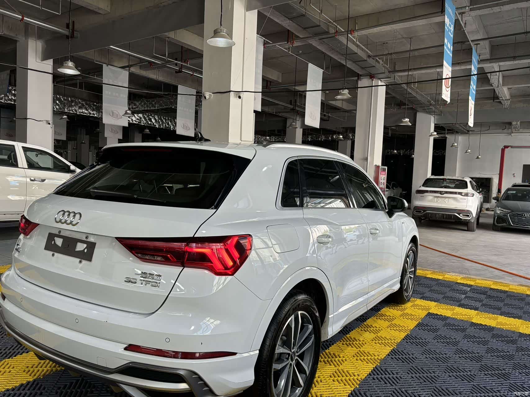 Audi Q3, 2023 4