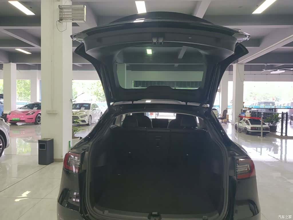 Tesla Model Y, 2023 15