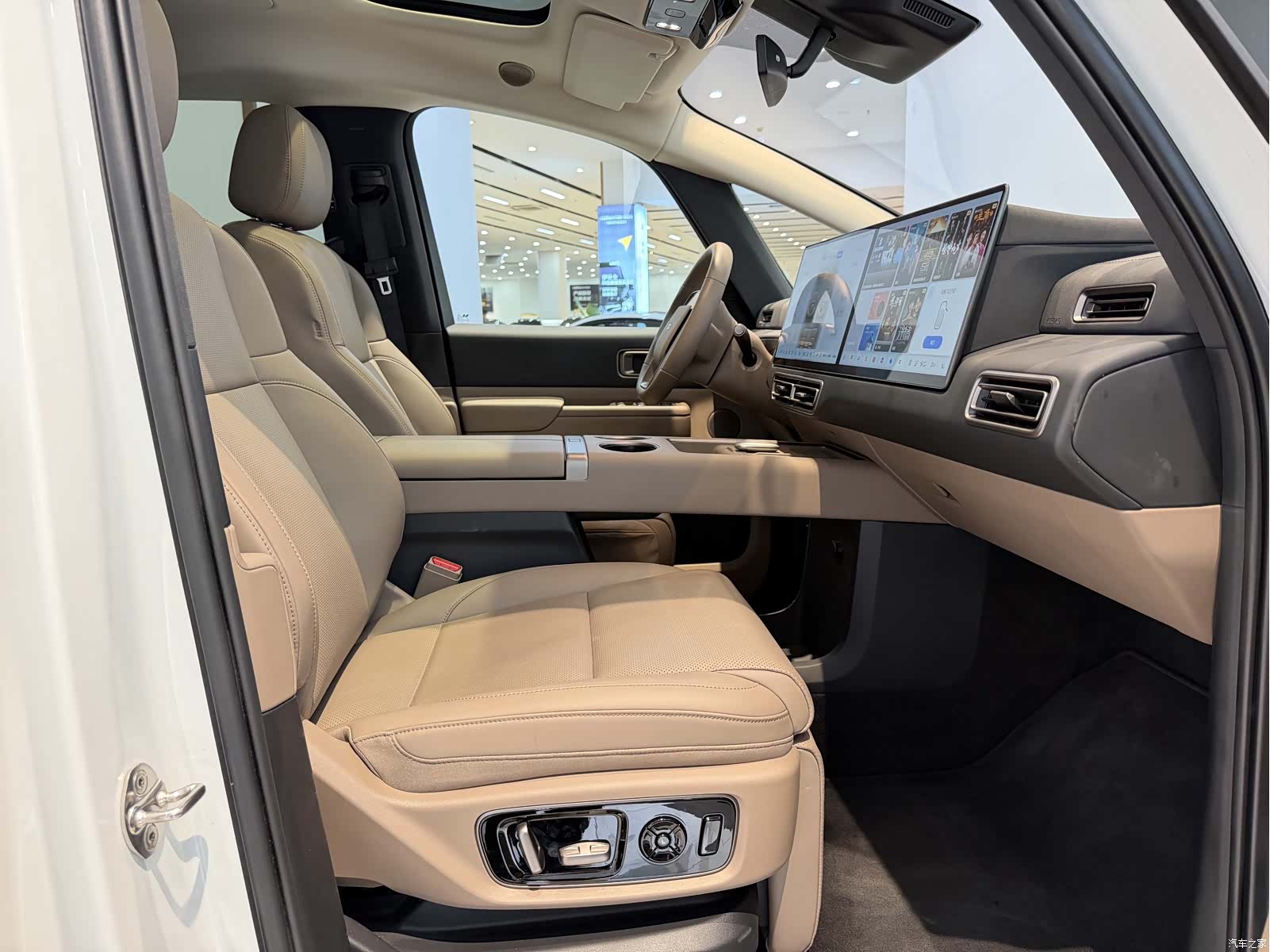 Li Auto MEGA, 2025 21