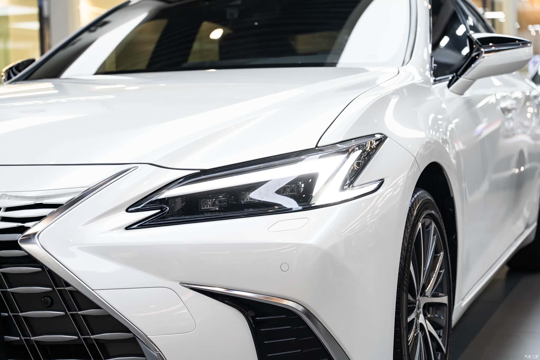 Lexus ES, 2025 6